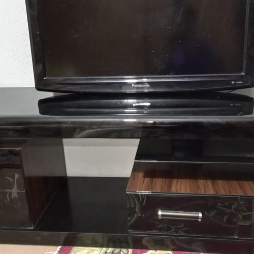 میز تلویزیون:تمیز و در حد نو