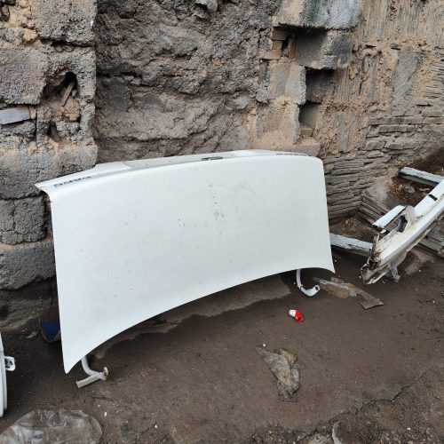 تعدادی لوازم بدنه پارس سفید