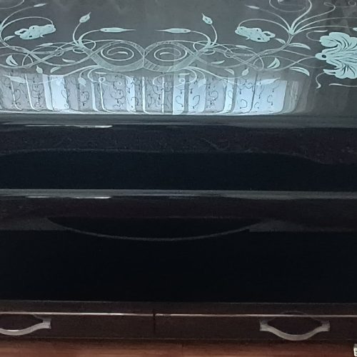 میز تلویزیون شیشه ای