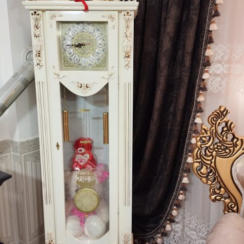 ساعت ایستاده در حد نو به فروش میرسد