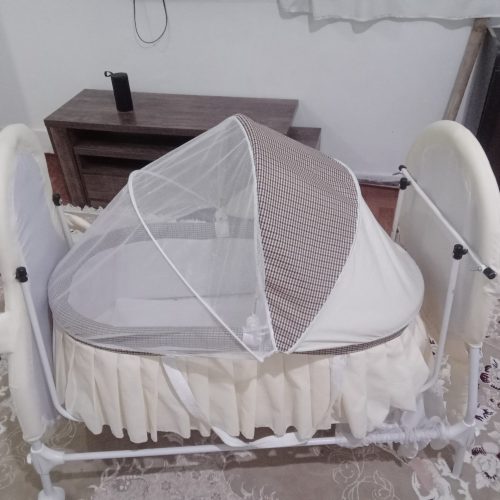 یک عدد گهوارع ویک عدد روروک