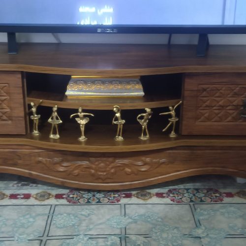 میز کاملا سالم و در حد نو