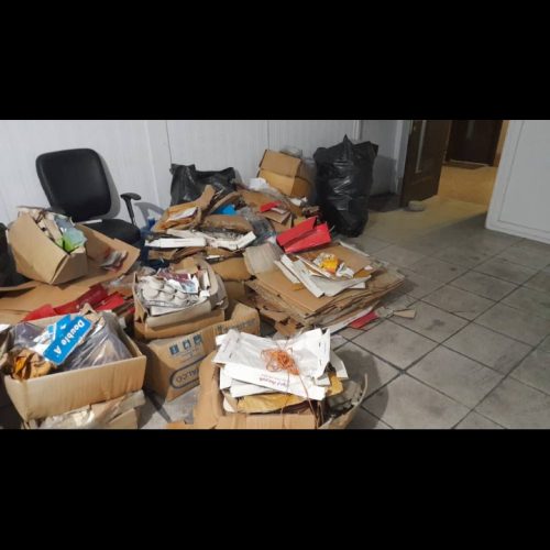 ضایعات کارتن و آهن و پلاستیک