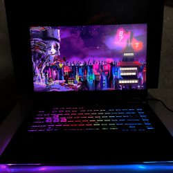 لب تاب فول گیمینگ Rog stirx کلا هفت ماه کارکردم دارای گارانتی 18ماهه