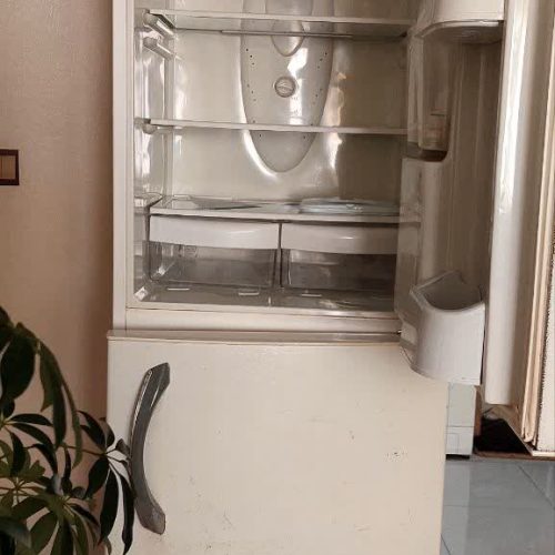 یخچال سالم و تمیز زیر قیمت هستش