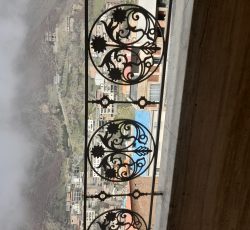 سوئیت در روستای زیارت با پشت بام