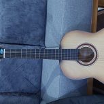 گیتار یاماها با بهترین سیم و کاملا نو