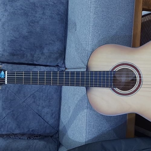 گیتار یاماها با بهترین سیم و کاملا نو