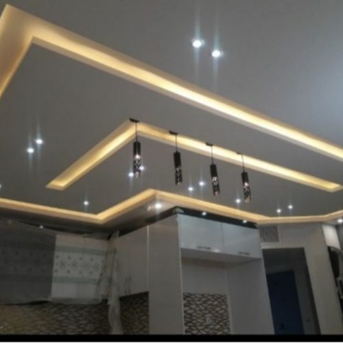 نقاش ساختمان و درب و پنجره