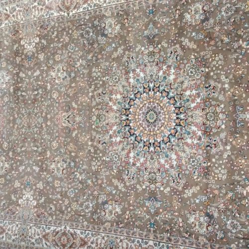 دو جفت فرش کرم و دوتا فرش تکی