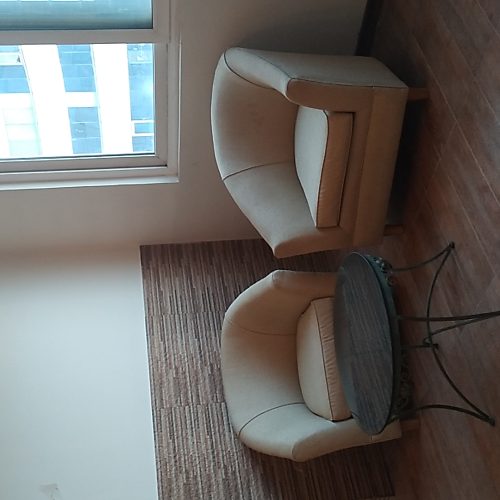 مبل و میز جلو مبل کاملا سالم