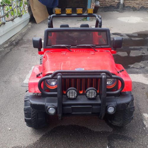 ماشین شارژی جیپ در حد نو