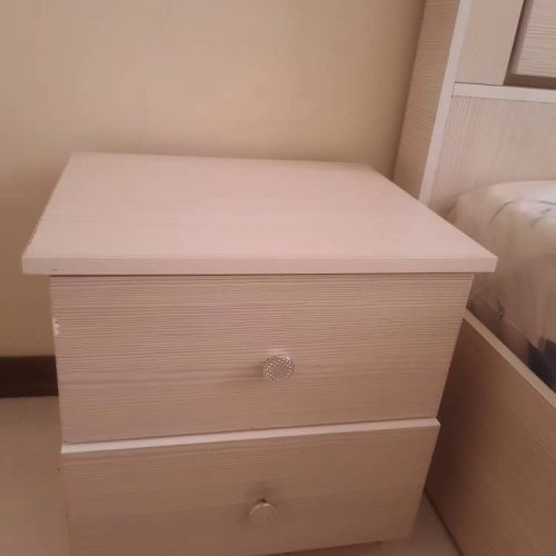 تخت دونفره نو با پاتختی و تشک