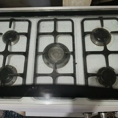 اجاق گاز سالم و تمیز طرح فر پنج شعله