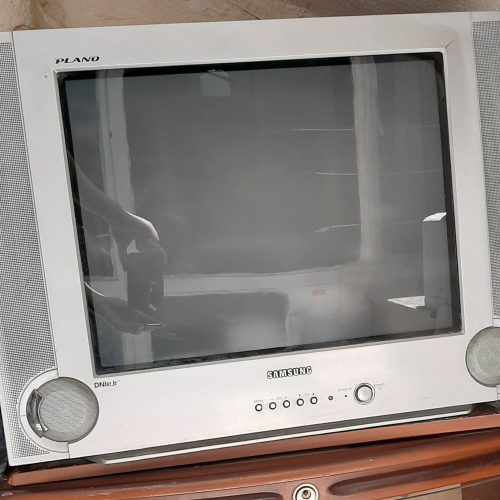 تلویزیون و میز تلویزیون