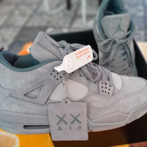 کفش جوردن 4 اصل قیمت عالی یک بار استفاده شده (نو)