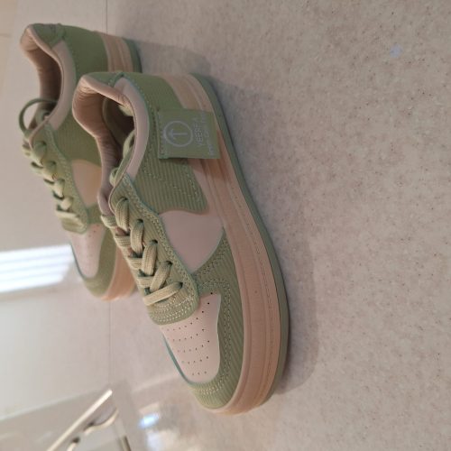 کفش اسپرت دخترانه سایز 37 کاملا نو