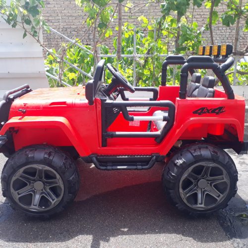 ماشین شارژی جیپ در حد نو