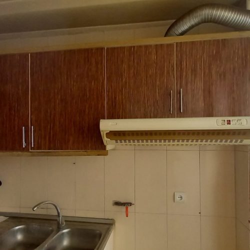 کابینت تمیز کار کرده با سینگ و هود