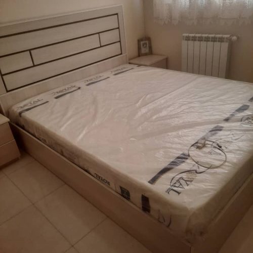 تخت دونفره نو با پاتختی و تشک