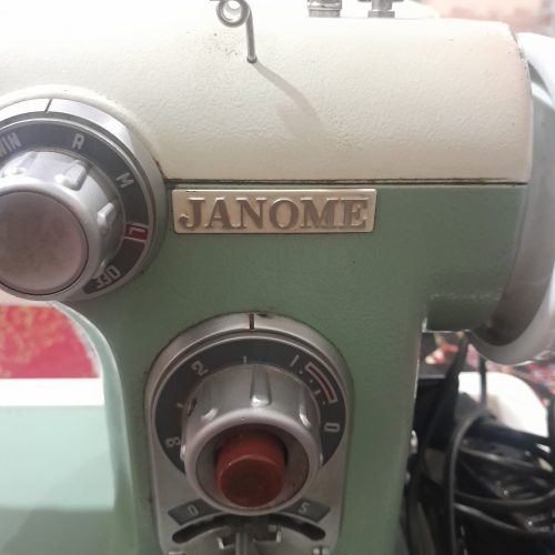 چرخ خیاطی در حد نو