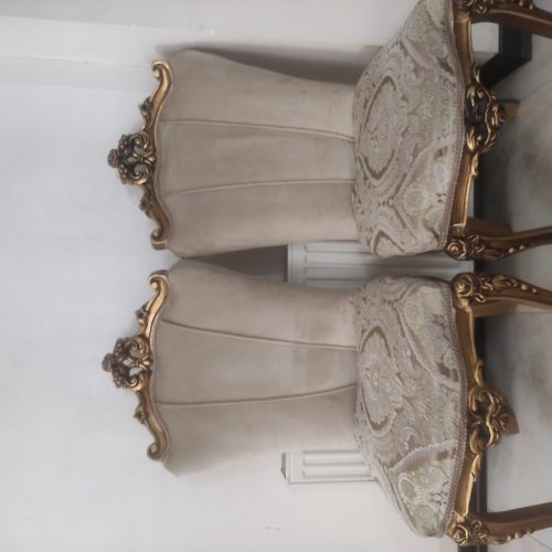 مبل سلطنتی 9نفره همراه با یک عسلی بزرگ و دو عسلی کوچک