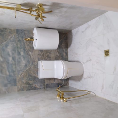 کاشیکاری استخر و ساختمان