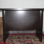 میز منشی و کامپیوتر