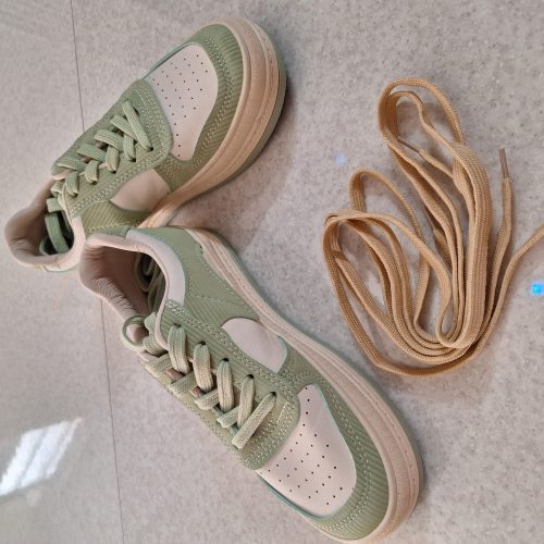 کفش اسپرت دخترانه سایز 37 کاملا نو