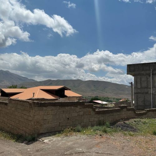 زمین خود زیاران میباشد