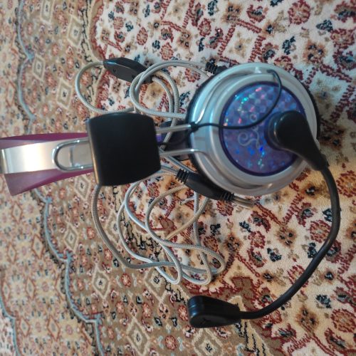 گوشی و دهنی سیستم کامپیوتر