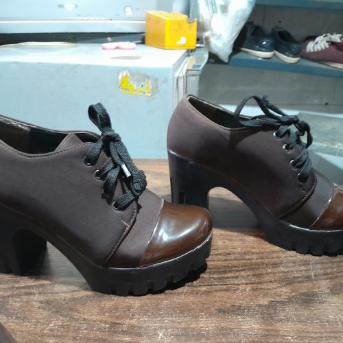 یک جفت کفش  زنانه