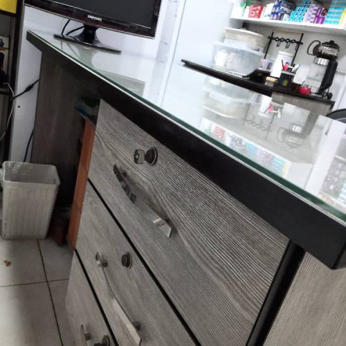 2 عدد میز کار و تحریر در حد نو