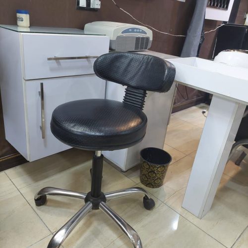 صندلی و دکور و آینه