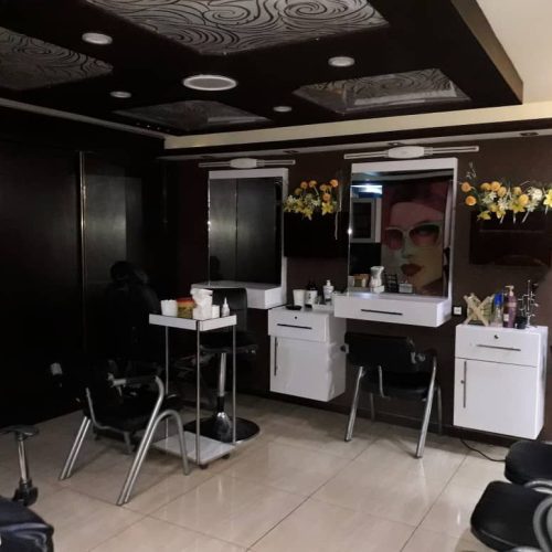 صندلی و دکور و آینه