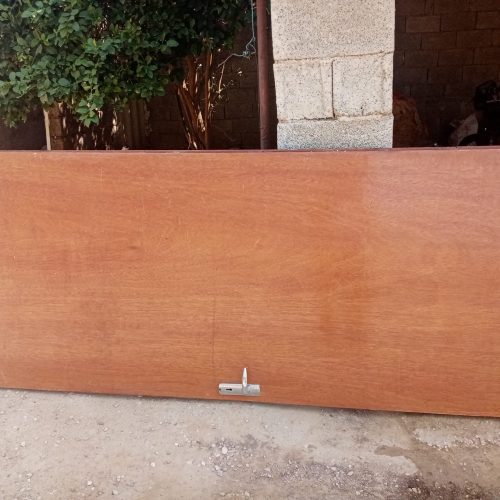 درب اتاق و سرویس تخته ای