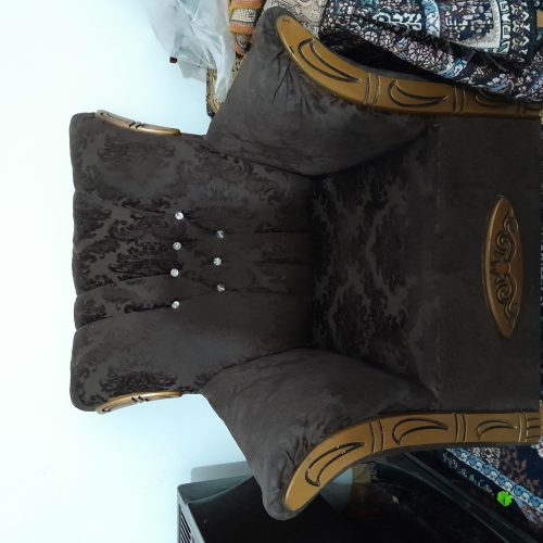 مبل 7 نفره کاملا تمیز و در حد نو میباشد تخفیف هم دارد