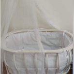 گهواره و تخت کنار مادر