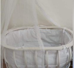 گهواره و تخت کنار مادر