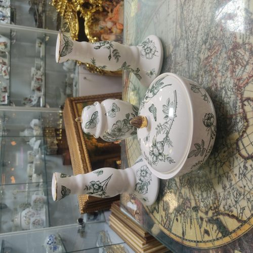 کار در کارگاه سرامیک