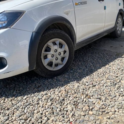 بدنه بدون خط وخش بدون گریسی تا لاستیک ۹۰ درصد روغن گیربکس تازه عوض شده روکش صندلی حرفه ای ماشین ۳۰ تا کار واقعی ماشین نوعه نو هستش تخفیف پایه معامله بیمه ۶ ماه