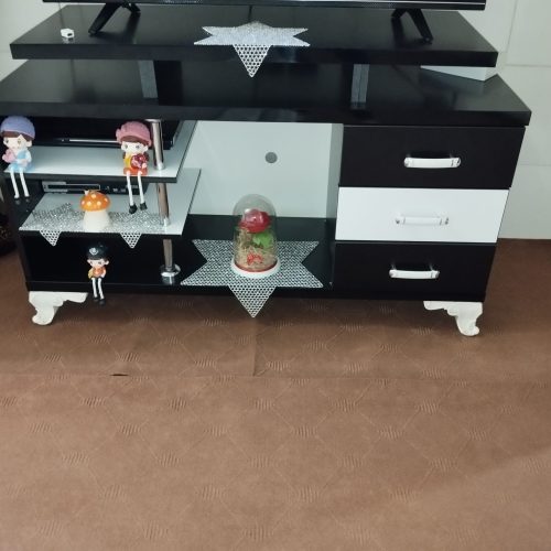 میز تلویزیون در حد نو