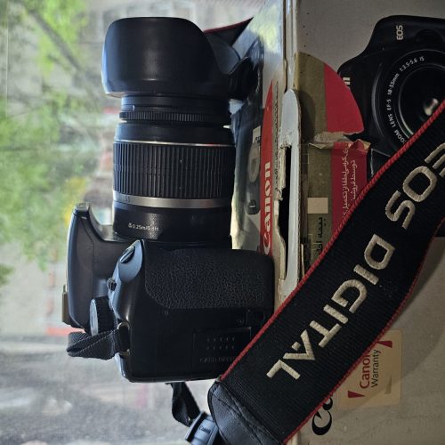 دوربین عکاسی کنون  همراه با لنز 18/55 کاملا سالم و تمیز