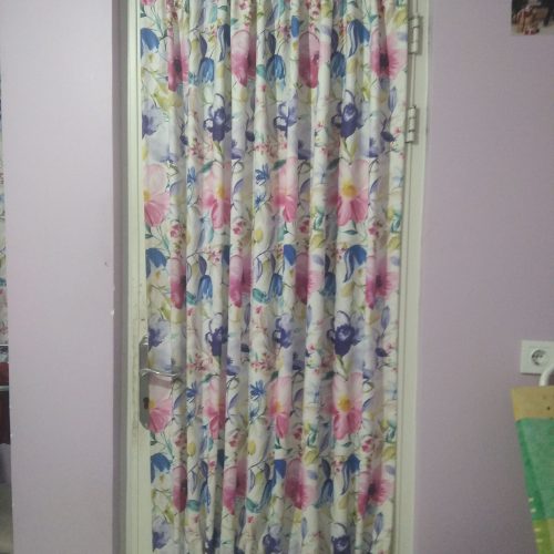 پرده ها کاملا نو هستند و جنس اعلا