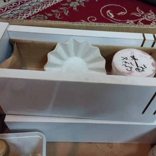 تعدادی مواد لوازم آرایشی و بهداشتی