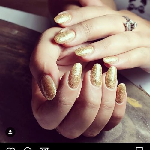 ارائه و کاشت ناخن.