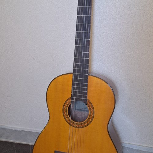 گیتار یاماها c70