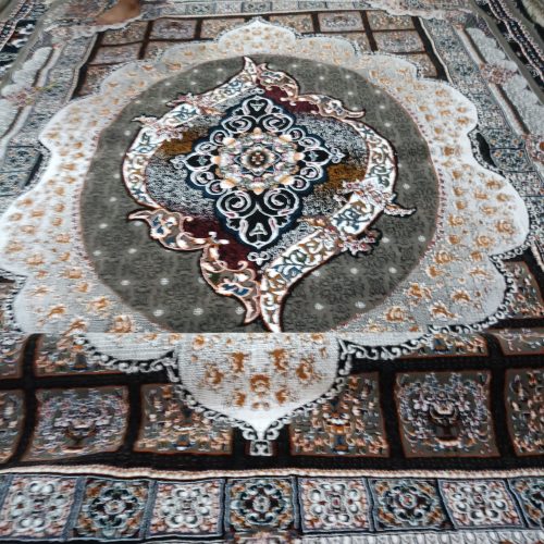 تعداد 80عدد فرش در منزل