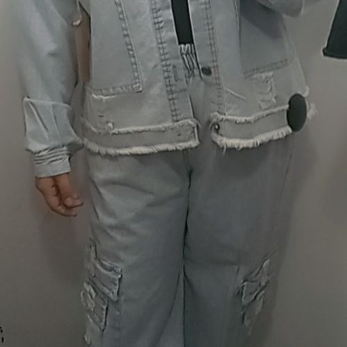 کت و کارگو هستش سالم هست هیچ زدگی و پارگی نداره