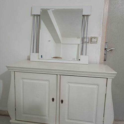 بوفه با آیینه در حد نو